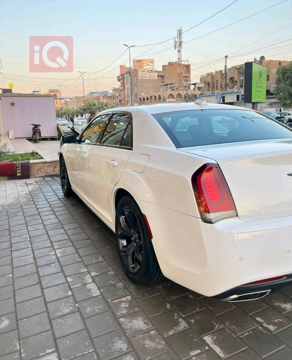 كرايسلر 300